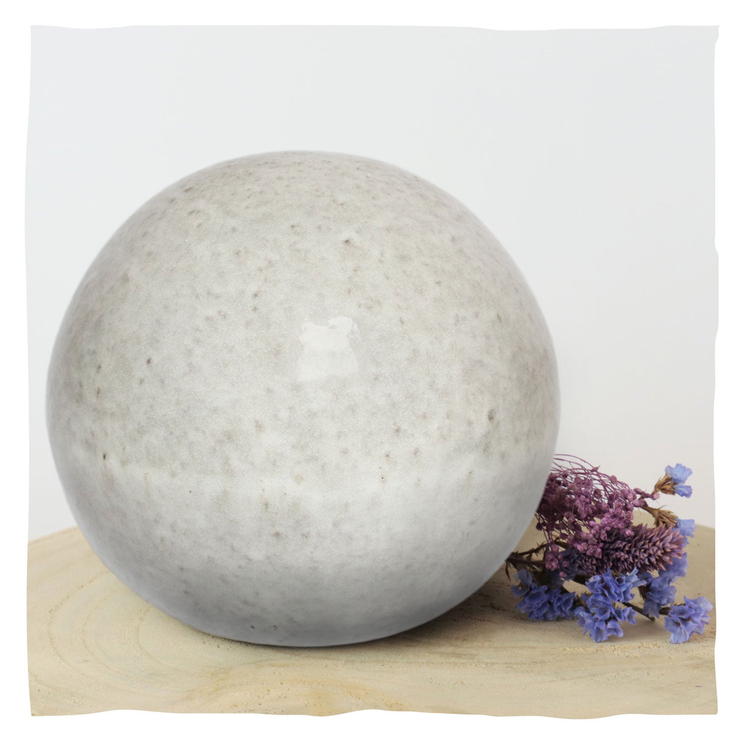 Outdoor Tierurne „Grey“ in Kugelform