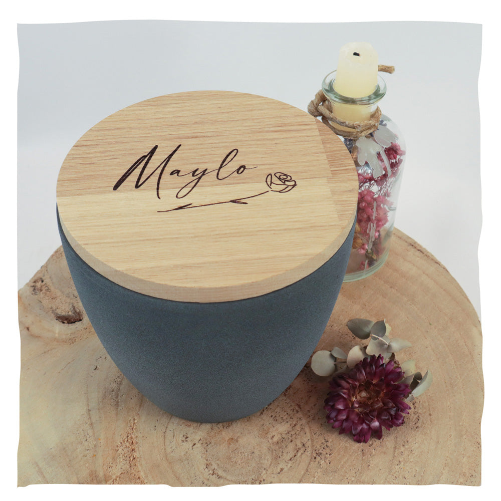 Individuelle Beschriftung in Handschrift mit Rose