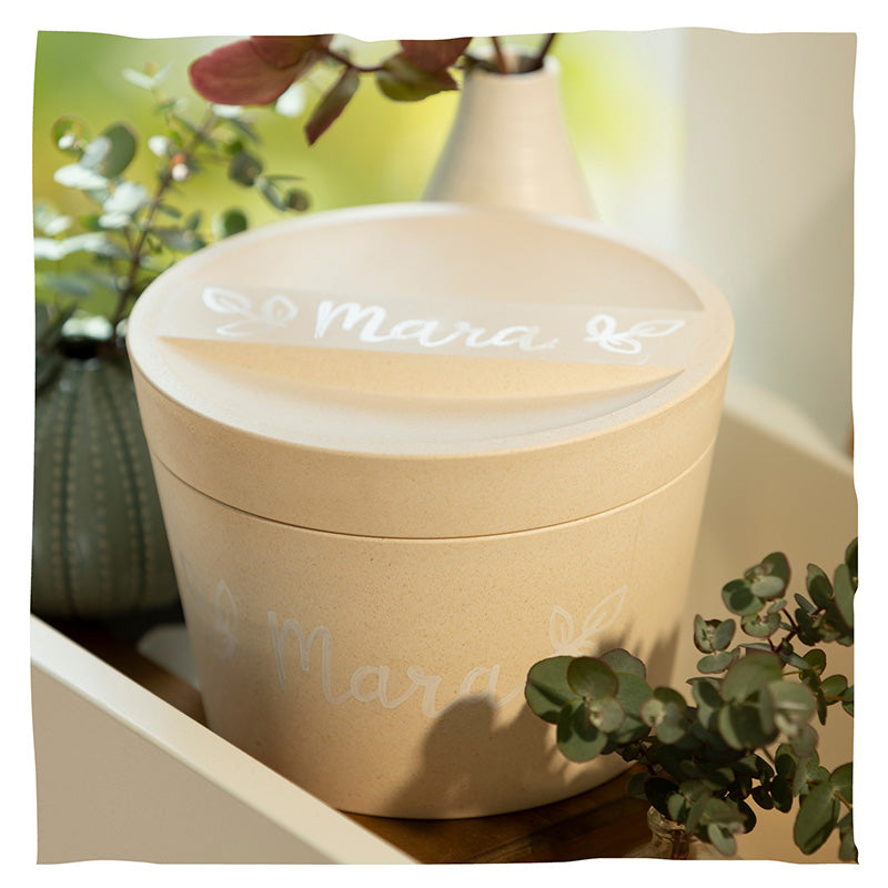 Biologisch abbaubare Tierurne 'Pure' und Jungbaum